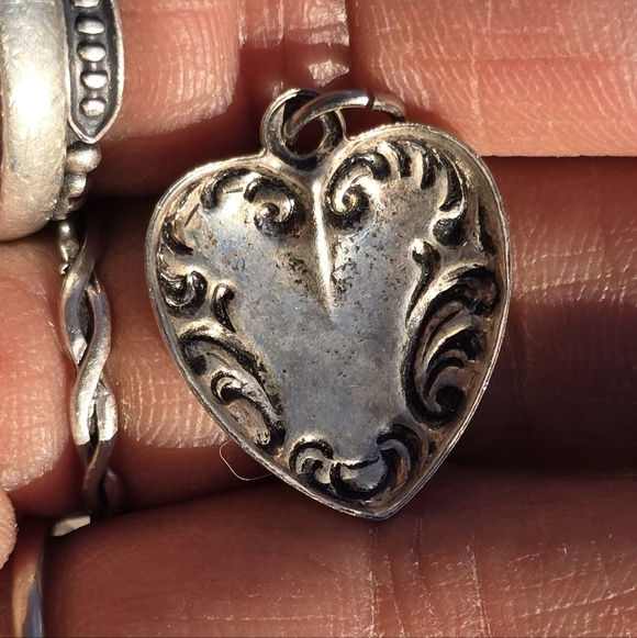 Vintage Victorian revival silver repousse scrollwork puffy heart pendant - Picture 13 of 16